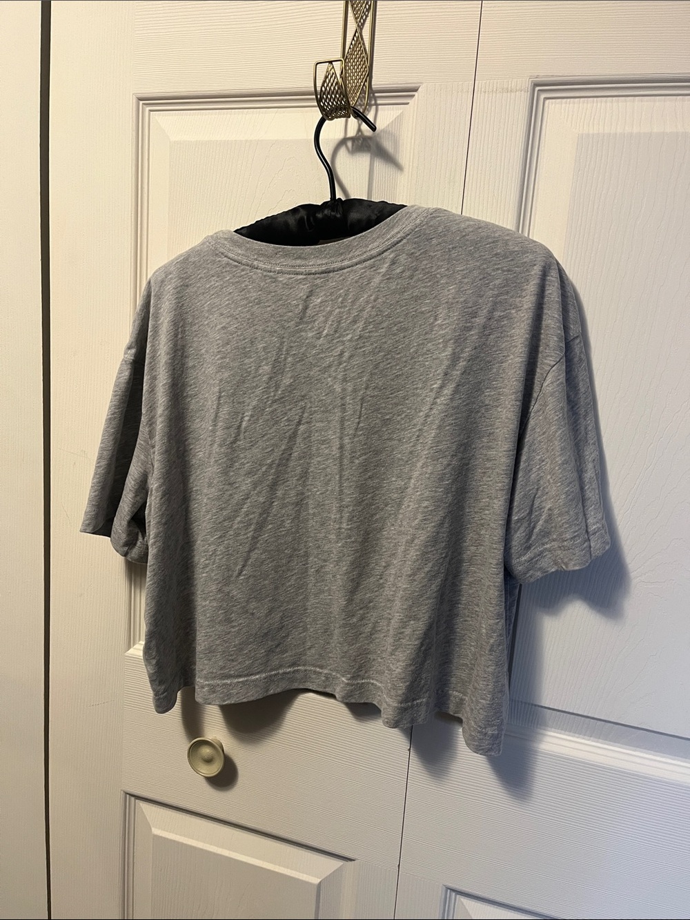 Nike Gray Cropped Gophers Tee with Maroon and Yellow Logo - Picture 3 of 4
